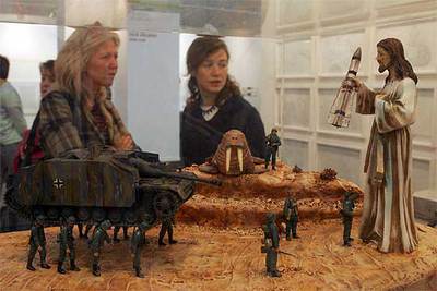  Nazis y Jesucristo,  de Óscar Seco, en la galería Ferran Cano de Palma de Mallorca-Barcelona.