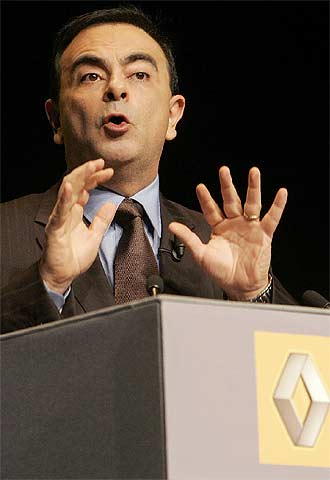 Carlos Goshn, durante la presentación del plan  Contrato 2009. 