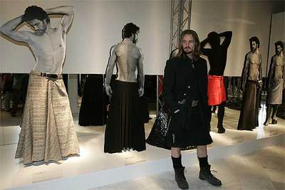 LOS HOMBRES VUELVEN A LA FALDA