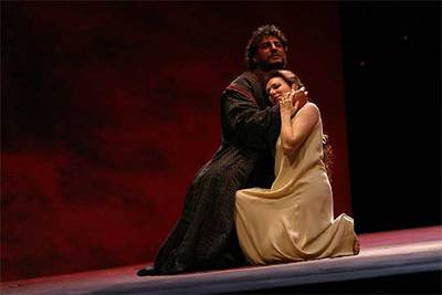 José Cura y Krassimira Stoyannova, en  Otello. 