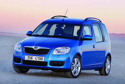 El nuevo Skoda combina un frontal de turismo y un habitáculo de monovolumen.