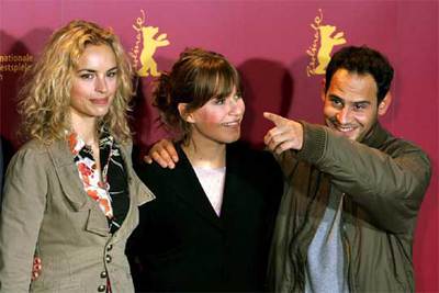 De izquierda derecha, los actores alemanes Nina Hoss, Franka Potente y Moritz Bleibtreu, ayer en la presentación de  Las partículas elementales. 