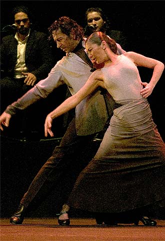 Sara Baras y José Serrano interpretan la pieza  A fuego lento  en Londres.