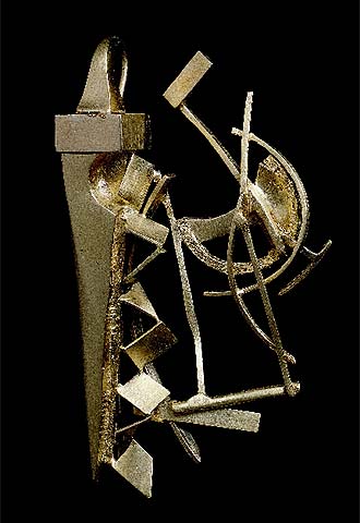 Uno de los broches diseñados por Caro.