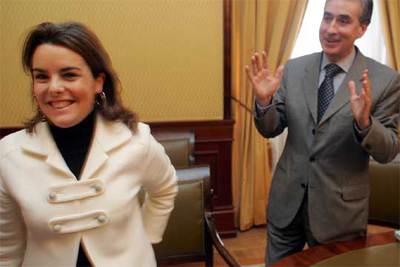 Soraya Sáenz de Santamaría y Ramón Jáuregui en el Congreso de los Diputados, donde se celebró el debate.
