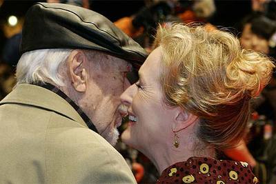 Robert Altman y Meryl Streep, ayer en la Berlinale, donde presentaron  A prairie home companion .