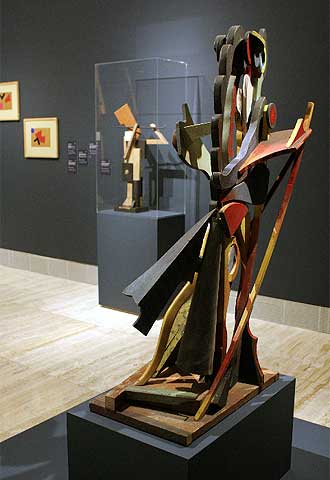  La danza  (1913), escultura de Vladímir Baranov-Rossiné.