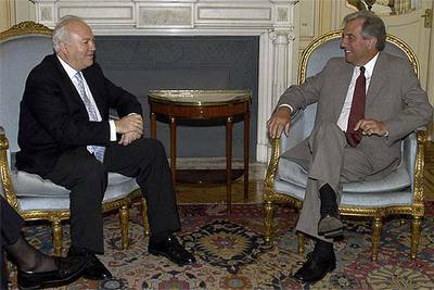 El ministro de Exteriores, Miguel Ángel Moratinos (izquierda), con el presidente de Uruguay, Tabaré Vázquez.