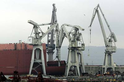 Una pieza de 291 toneladas se desploma en La Naval