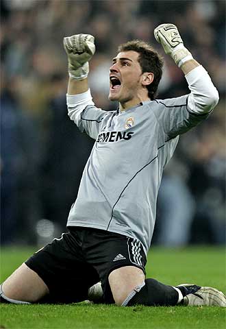 Casillas celebra uno de los cuatro goles del Madrid.