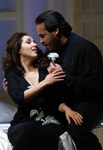 Norah Amsellem y José Bros, en 'La Traviata'.