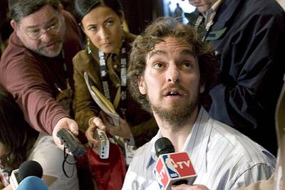 Pau Gasol atiende a los medios en Houston ayer antes del Partido de las Estrellas