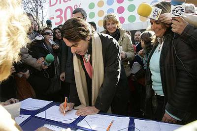 Simpatizantes del PP piden a Aznar que vuelva