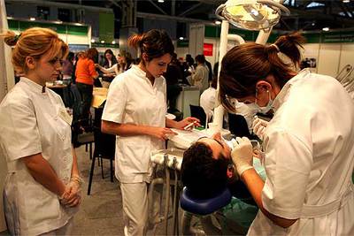 Muestra de actividades higiénicas en el I Salón de la Ocupación de L'Hospitalet.