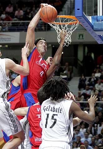 Un mate de Scola ante la impotencia de Geladale.