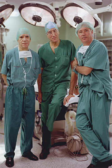De izquierda a derecha, los cirujanos Pascual Parrilla,rnEnrique Moreno y Antonio María de Lacy.
