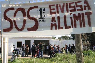 Imagen de la casa de Margalida Tur, bastión de quienes se oponen a la autovía.