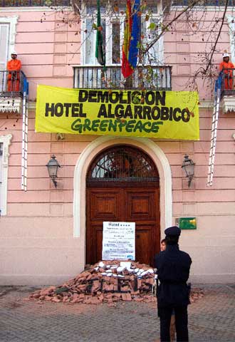 Greenpeace, contra el hotel Algarrobico