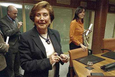 La presidenta del Tribunal Vasco de Cuentas, María Asunción Macho, en una reunión de una comisión parlamentaria en junio de 2002.
