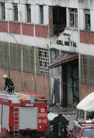 Fachada del edificio donde estalló la mochila bomba.