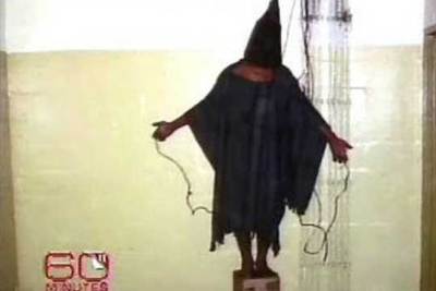 Alí Shalal al Kaisi, mientras era torturado en Abu Ghraib.