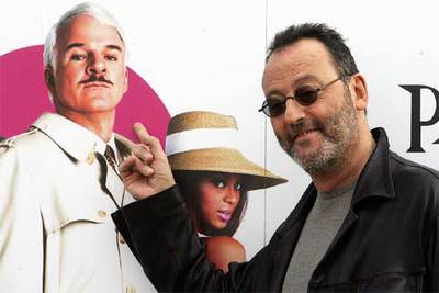 Jean Reno señala a Steve Martin en el cartel de  La pantera rosa  durante la presentación en Madrid de la película.