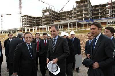 CAMPS Y FLORENTINO PÉREZ VISITAN LAS OBRAS DE LA FE