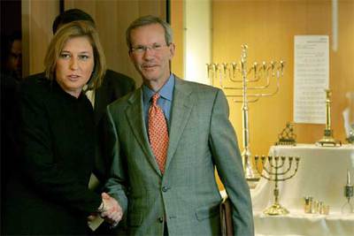La ministra de Exteriores de Israel, Tzipi Livni, y el subsecretario de Estado de EE UU, David Welch, en Jerusalén.