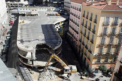 Comienza el derribo del aparcamiento de Santo Domingo