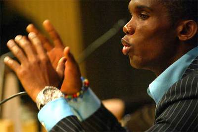 Eto'o, ayer en en un momento de su intervención en la rueda de prensa celebrada en el Camp Nou.