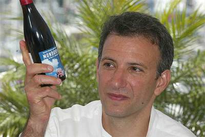 Nossiter, en la presentación de  Mondovino  en Cannes, en 2004.