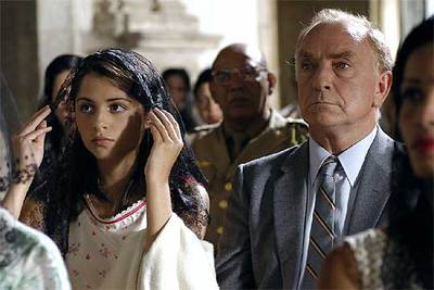Stephanie Leonidas y Paul Freeman, en  La fiesta del Chivo .