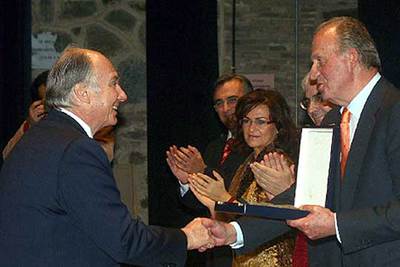 El Rey entrega el Premio de la Real Fundación Toledo al príncipe Aga Khan.