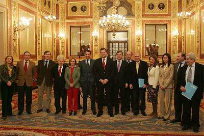 La dirección del Grupo Parlamentario Popular posó el miércoles para una foto de familia que se expondrá hoy en la convención.