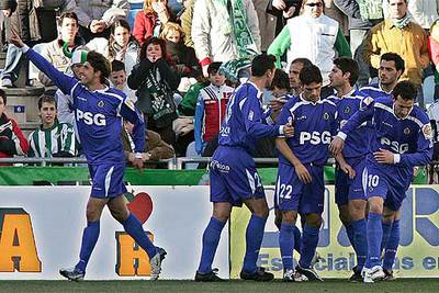 Los jugadores del Getafe celebran el gol