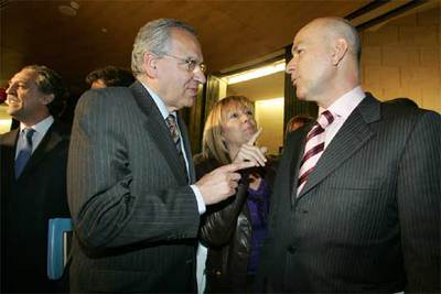 De izquierda a derecha, López Garrido, Guerra, De Madre y Duran Lleida, ayer en el Congreso.