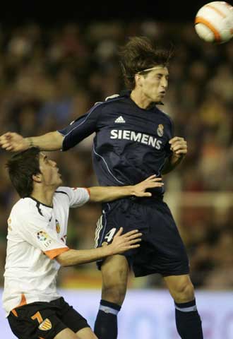  Fecha y lugar de nacimiento : 30-03-1986, Sevillarn Demarcación : Lateral Derechorn Equipo : Real Madrid