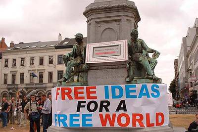 Imagen de una manifestación en Bruselas contra las patentes de 'software'.