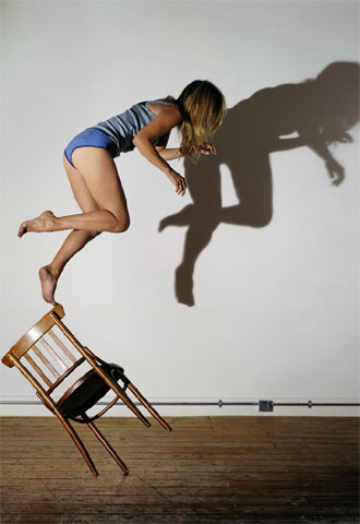  Wood Bram Stoker's chair 1  (2005), de Sam Taylor (cortesía de White Cube  Jay Jopling).