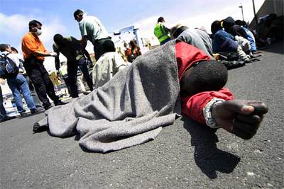 CASI 200 INMIGRANTES LLEGAN A LA COSTA CANARIA.