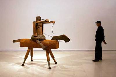 Uno de los jinetes bárbaros de Anthony Caro que se exhiben en el IVAM.