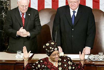 LA PRIMERA PRESIDENTA DE AFRICA VISITA EE UU