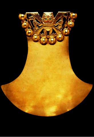 Coxal de oro de la exposición  El Señor de Sipán. 