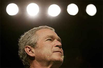 George W. Bush, a su llegada ayer a Cleveland (Ohio) para hablar de la situación en Irak.
