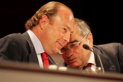 Javier Díez de Polanco (izquierda) y Rodolfo Martín Villa, en la junta de accionistas de Sogecable.