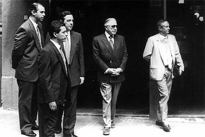 El coronel uruguayo Tomás Casella (derecha), junto a Pinochet, en Montevideo en 1993.