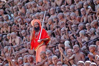 Hindúes durante la celebración de una fiesta religiosa en Ujjain.