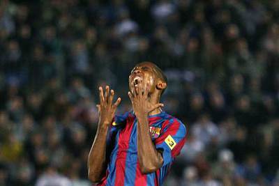 Eto'o se lamenta de una ocasión fallada.