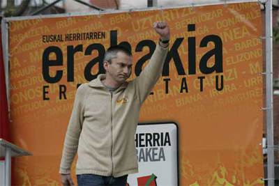 Joseba Permach, en un acto político celebrado ayer en Hernani (Guipúzcoa).