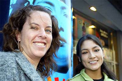 Claudia Llosa (a la izquierda) y Magaly Solier, en Barcelona.